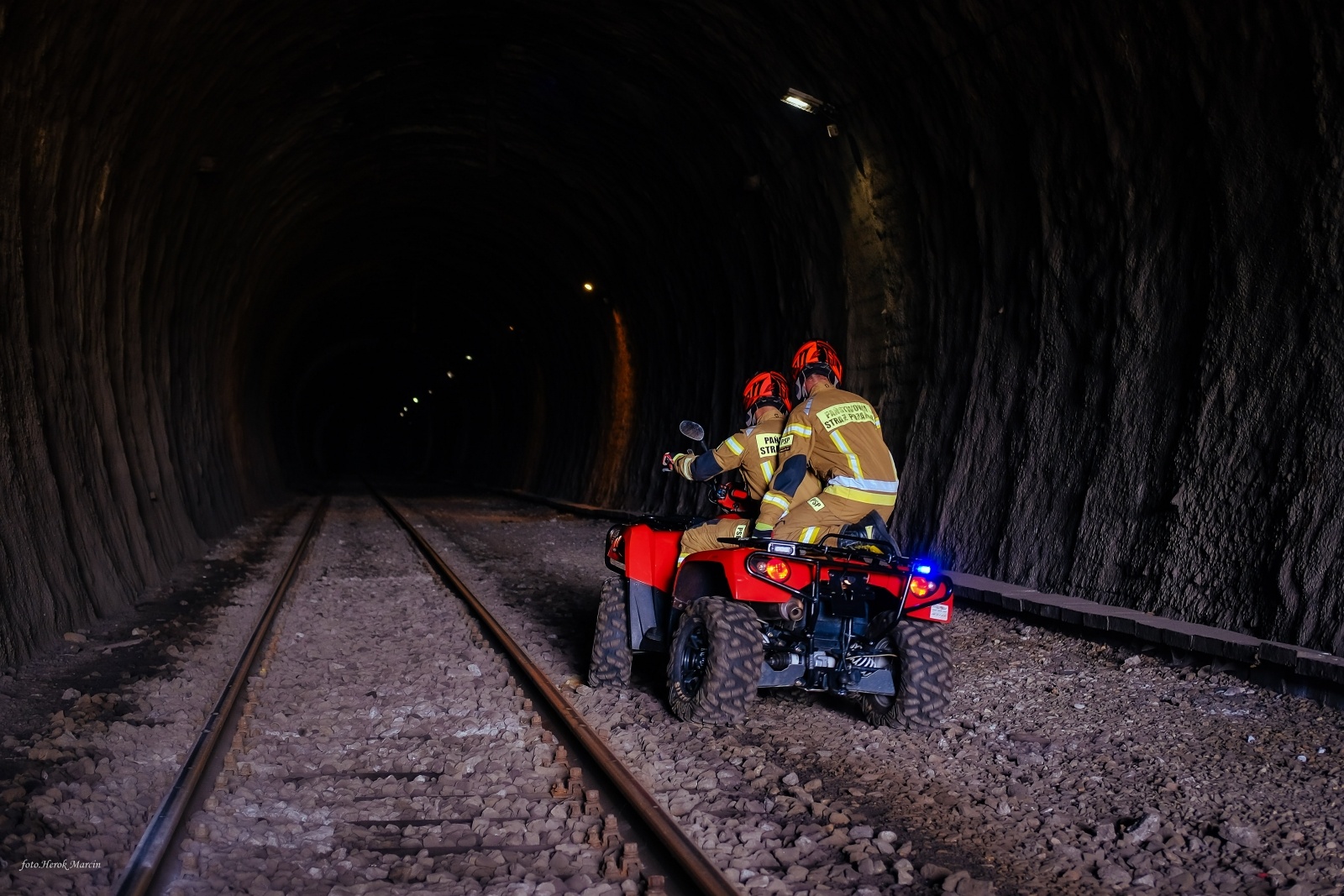 Zdjęcie w galerii na portalu naszwodzislaw.com: Strażackie ćwiczenia w rydułtowskim tunelu wiadomości z regionu