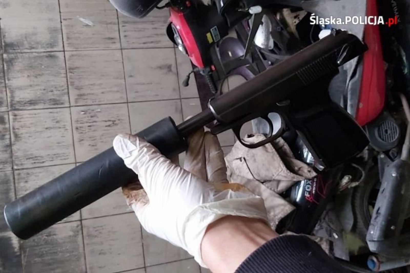 Zdjęcie w galerii na portalu naszwodzislaw.com: Kolejne uderzenie policji w śląskich pseudokibiców wiadomości z regionu