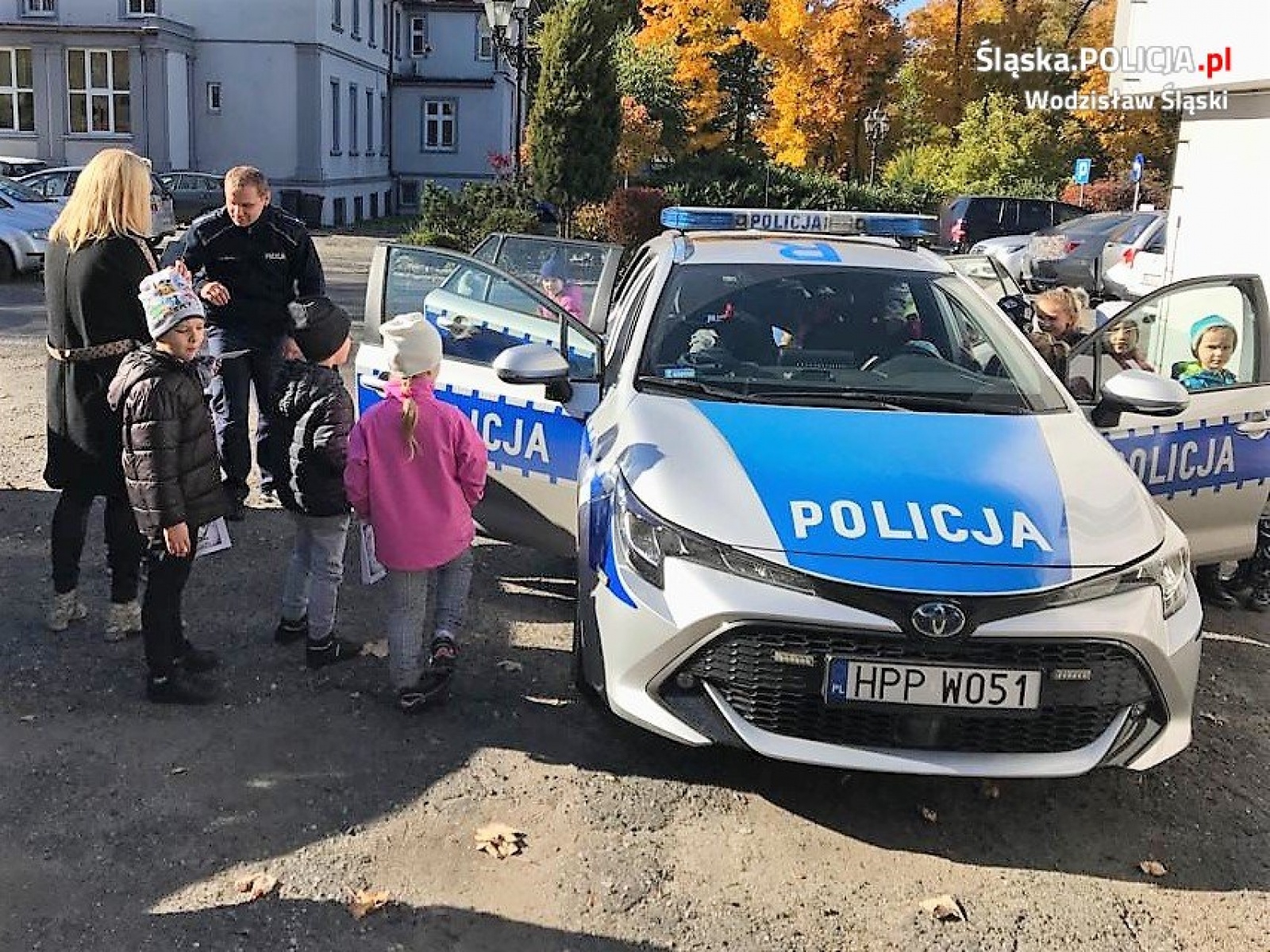 Zdjęcie w galerii na portalu naszwodzislaw.com: Dzielnicowi na spotkaniach z najmłodszymi i seniorami wiadomości z regionu