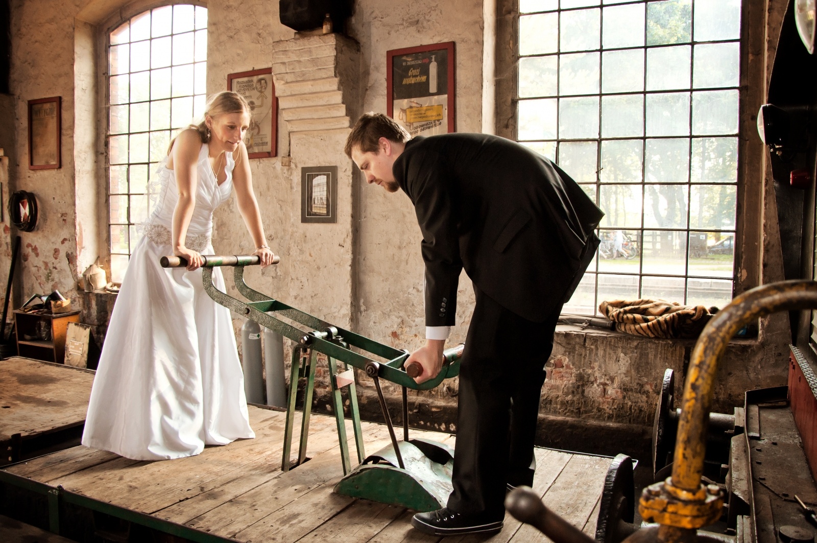 Zdjęcie w galerii na portalu naszwodzislaw.com: Przyłapany na malowaniu graffiti wiadomości z regionu