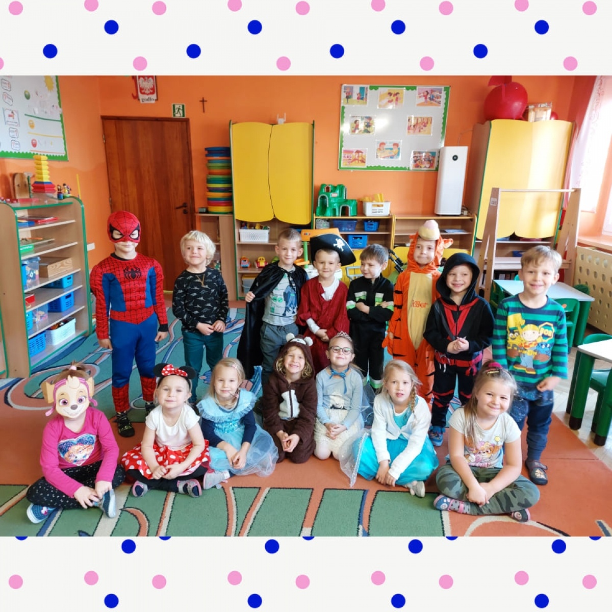 Zdjęcie w galerii na portalu naszwodzislaw.com: Dzień postaci z bajek w przedszkolu Misia Uszatka  wiadomości z regionu