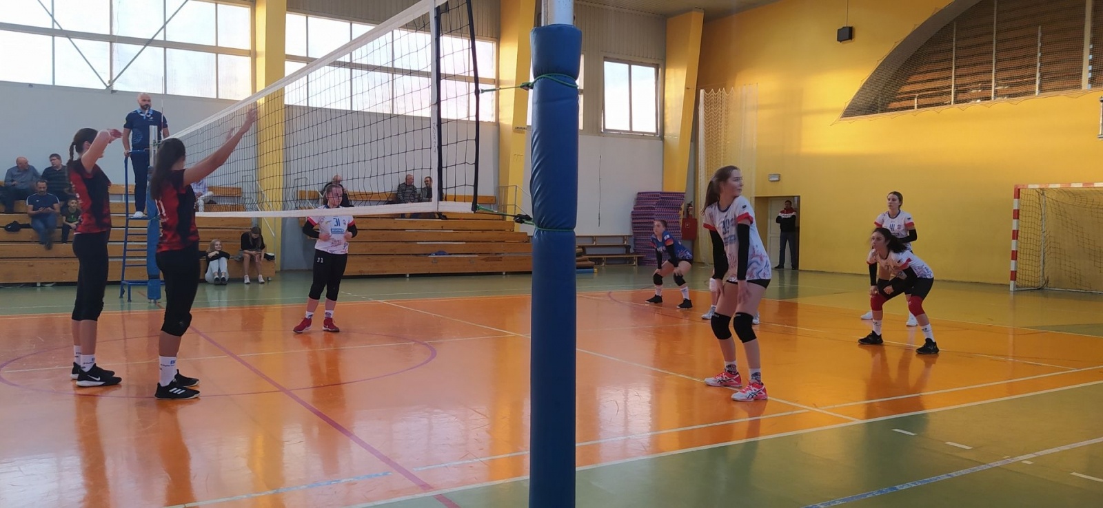 Zdjęcie w galerii na portalu naszwodzislaw.com: Siatkarki wodzisławskiej Zorzy w gazie wiadomości z regionu