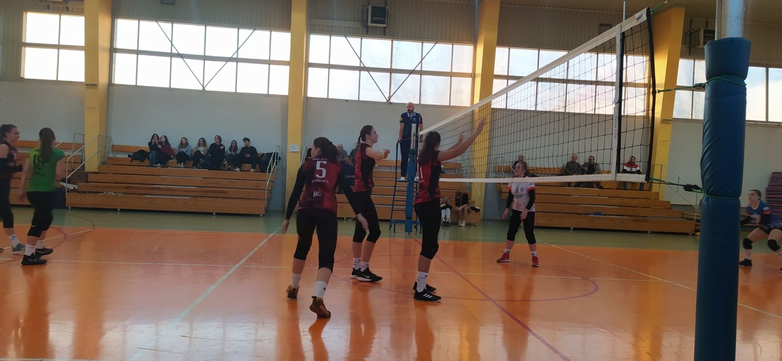 Zdjęcie w galerii na portalu naszwodzislaw.com: Siatkarki wodzisławskiej Zorzy w gazie wiadomości z regionu