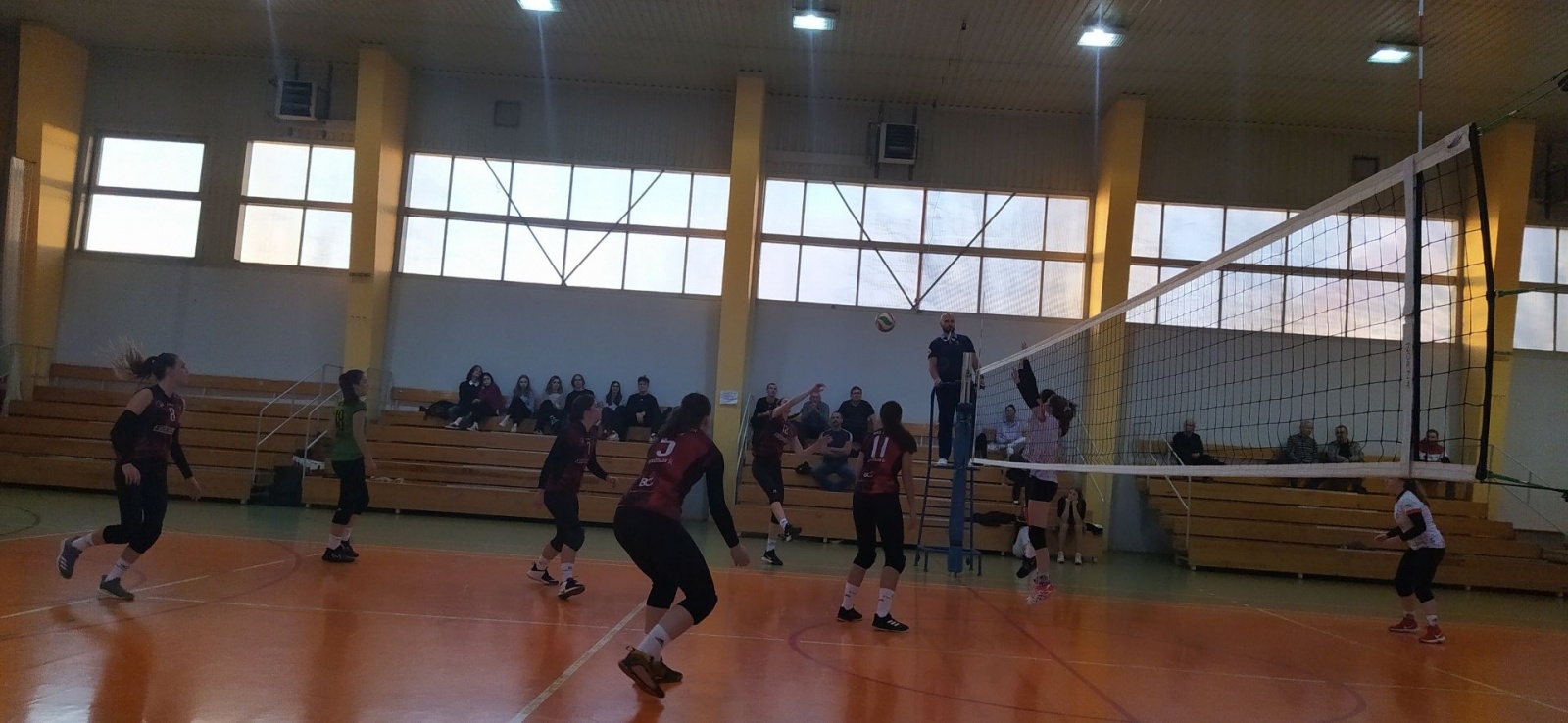 Zdjęcie w galerii na portalu naszwodzislaw.com: Siatkarki wodzisławskiej Zorzy w gazie wiadomości z regionu