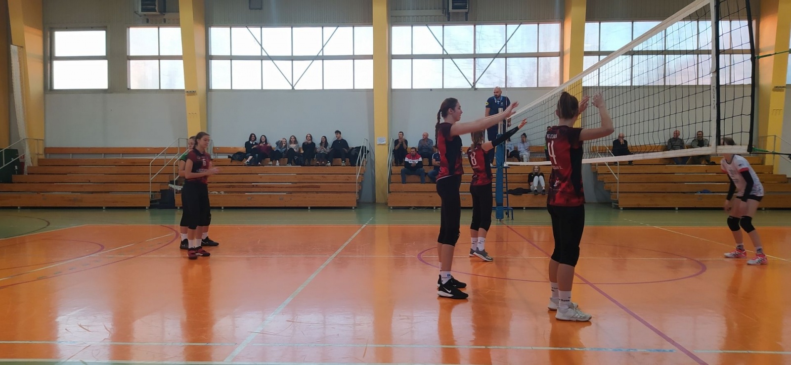 Zdjęcie w galerii na portalu naszwodzislaw.com: Siatkarki wodzisławskiej Zorzy w gazie wiadomości z regionu