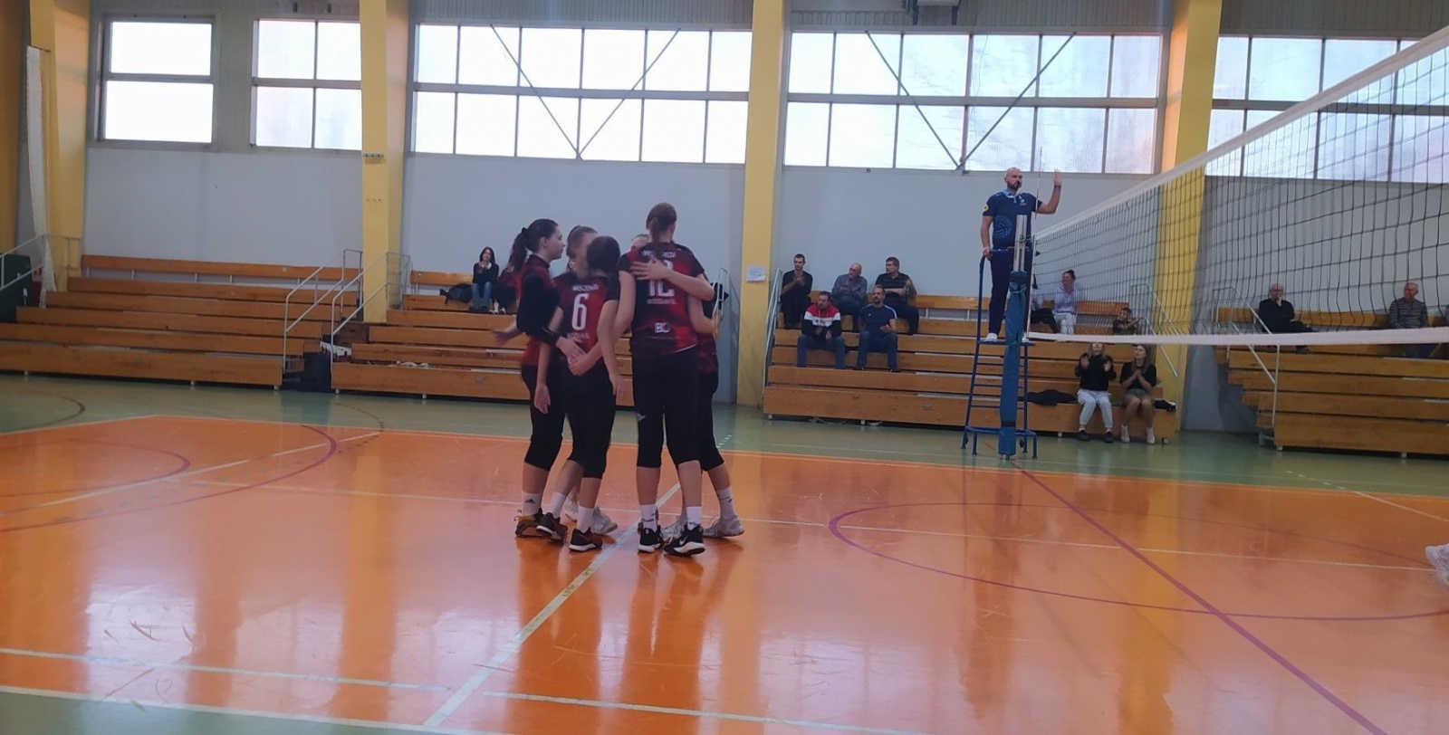 Zdjęcie w galerii na portalu naszwodzislaw.com: Siatkarki wodzisławskiej Zorzy w gazie wiadomości z regionu