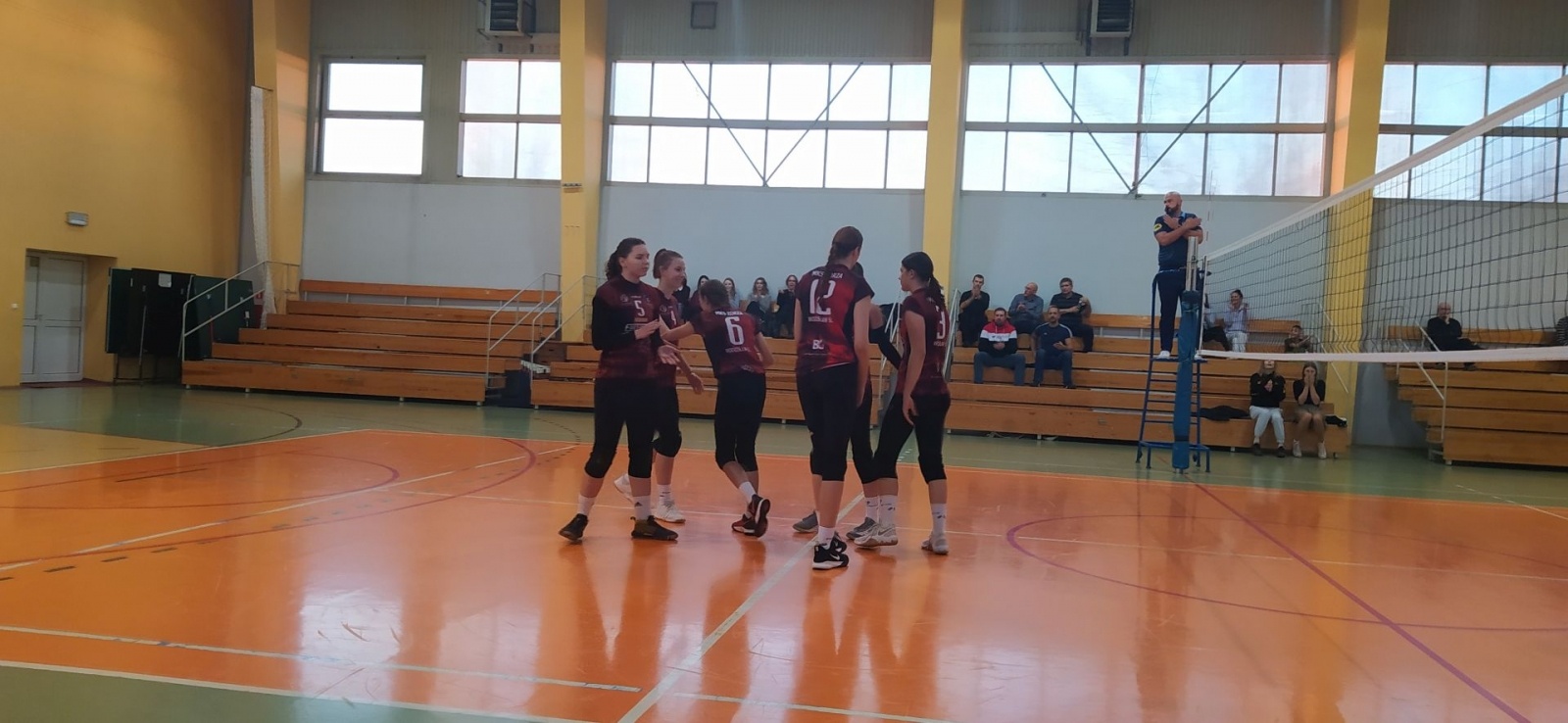 Zdjęcie w galerii na portalu naszwodzislaw.com: Siatkarki wodzisławskiej Zorzy w gazie wiadomości z regionu