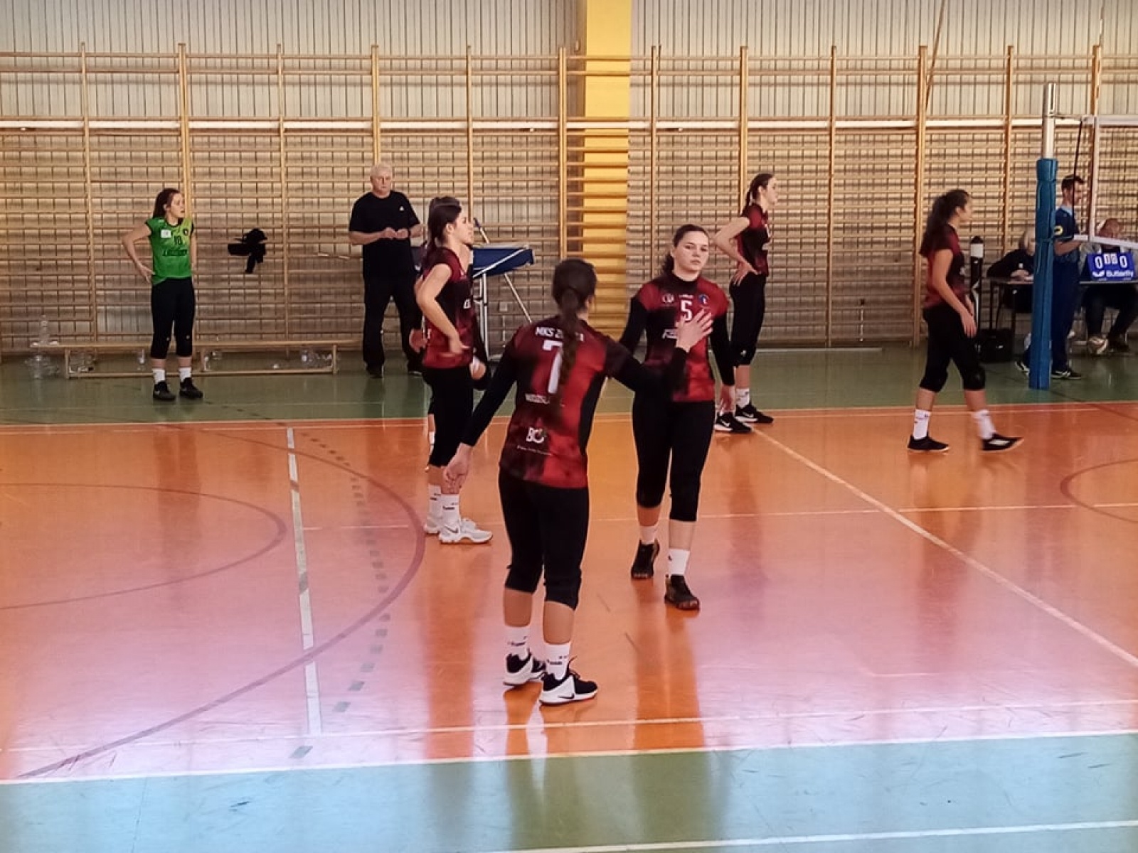 Zdjęcie w galerii na portalu naszwodzislaw.com: Siatkarki wodzisławskiej Zorzy w gazie wiadomości z regionu