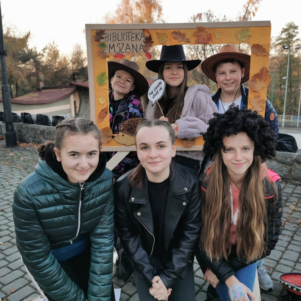 Zdjęcie w galerii na portalu naszwodzislaw.com: Alpaki i konkursy na otwarciu po remoncie biblioteki w Mszanie [FOTO] wiadomości z regionu