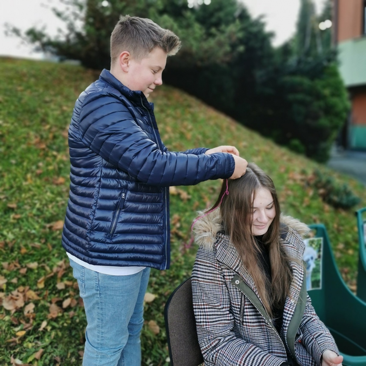 Zdjęcie w galerii na portalu naszwodzislaw.com: Alpaki i konkursy na otwarciu po remoncie biblioteki w Mszanie [FOTO] wiadomości z regionu