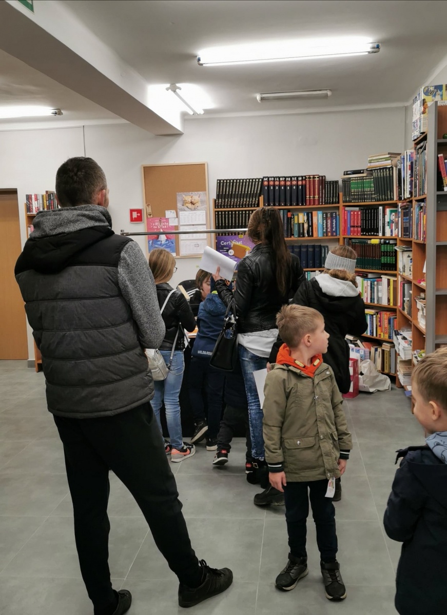 Zdjęcie w galerii na portalu naszwodzislaw.com: Alpaki i konkursy na otwarciu po remoncie biblioteki w Mszanie [FOTO] wiadomości z regionu
