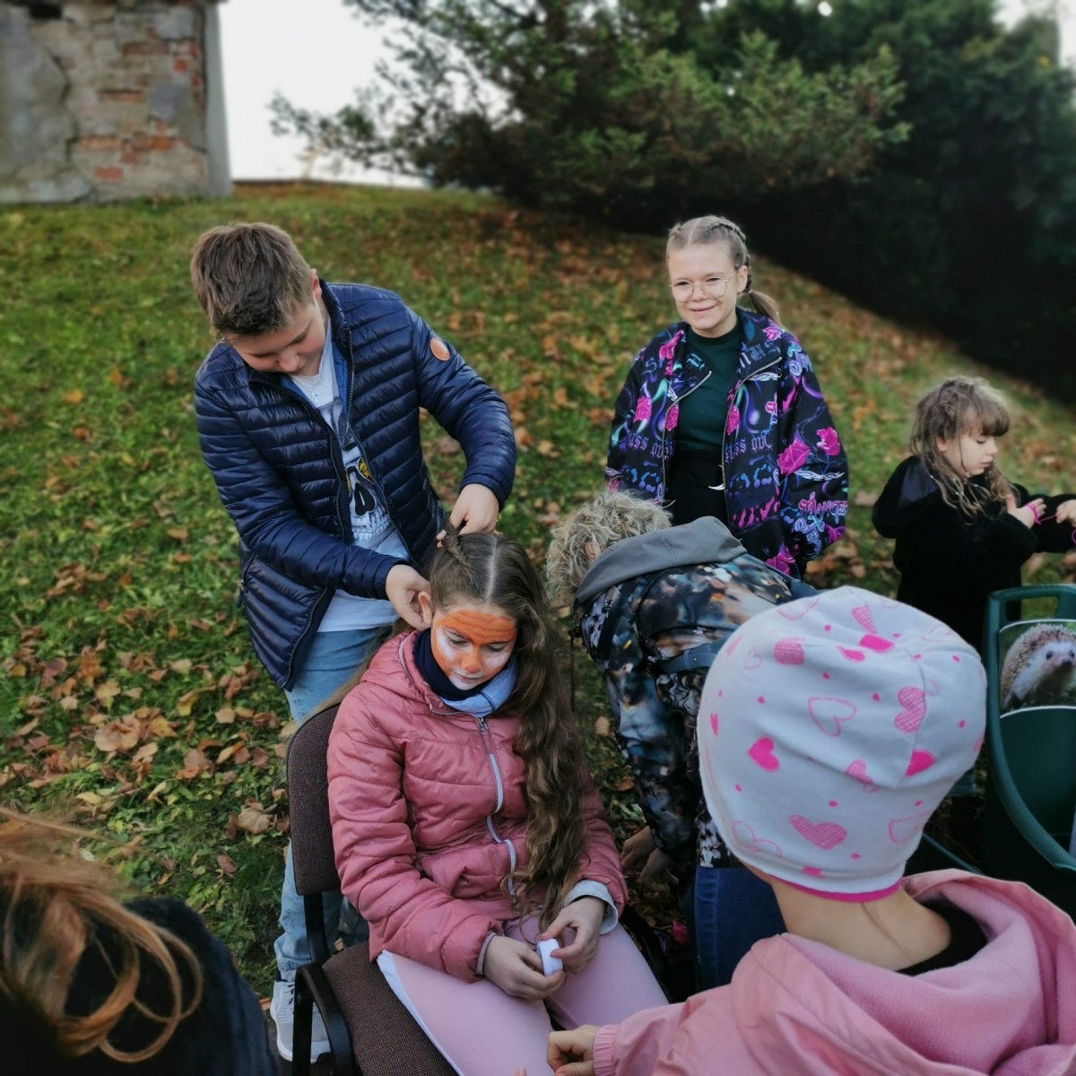 Zdjęcie w galerii na portalu naszwodzislaw.com: Alpaki i konkursy na otwarciu po remoncie biblioteki w Mszanie [FOTO] wiadomości z regionu