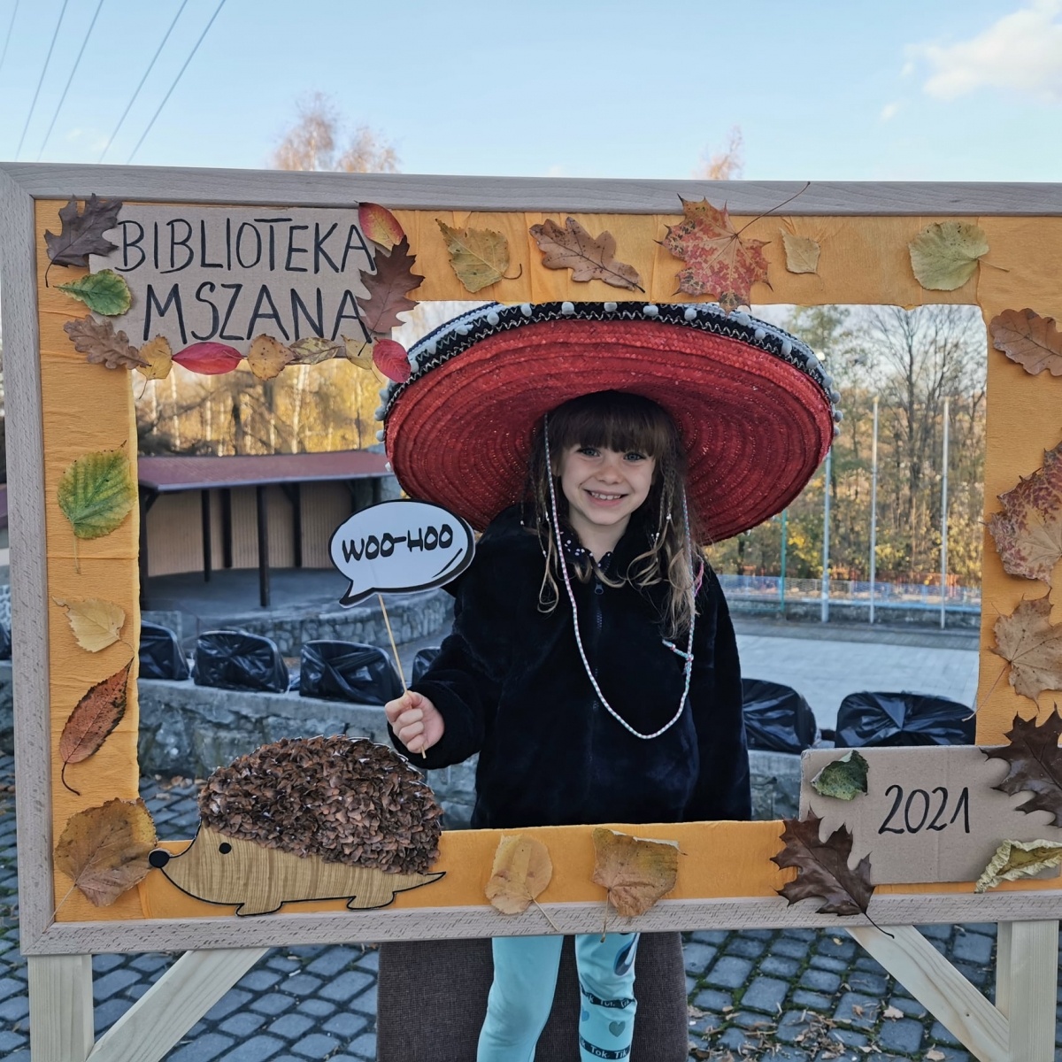 Zdjęcie w galerii na portalu naszwodzislaw.com: Alpaki i konkursy na otwarciu po remoncie biblioteki w Mszanie [FOTO] wiadomości z regionu