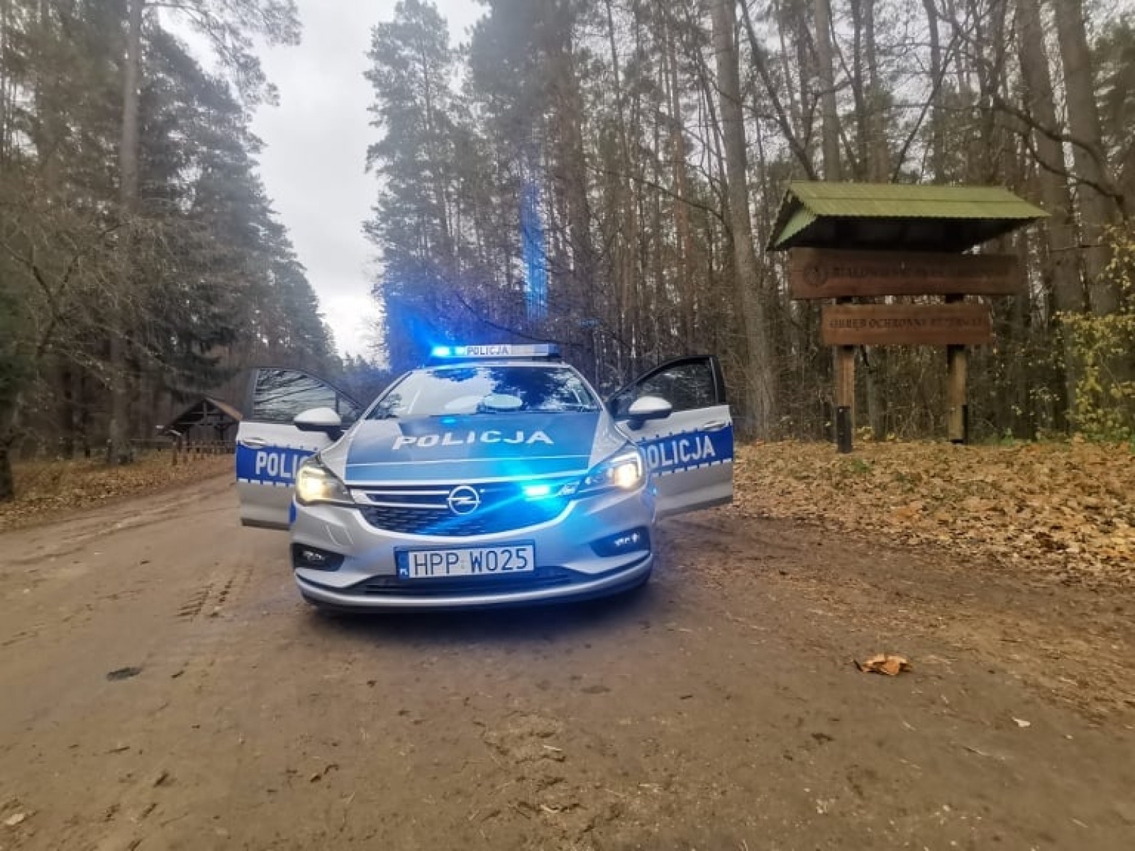 Zdjęcie w galerii na portalu naszwodzislaw.com: Policjanci z Wodzisławia Śl. wspierają wojsko i pograniczników wiadomości z regionu