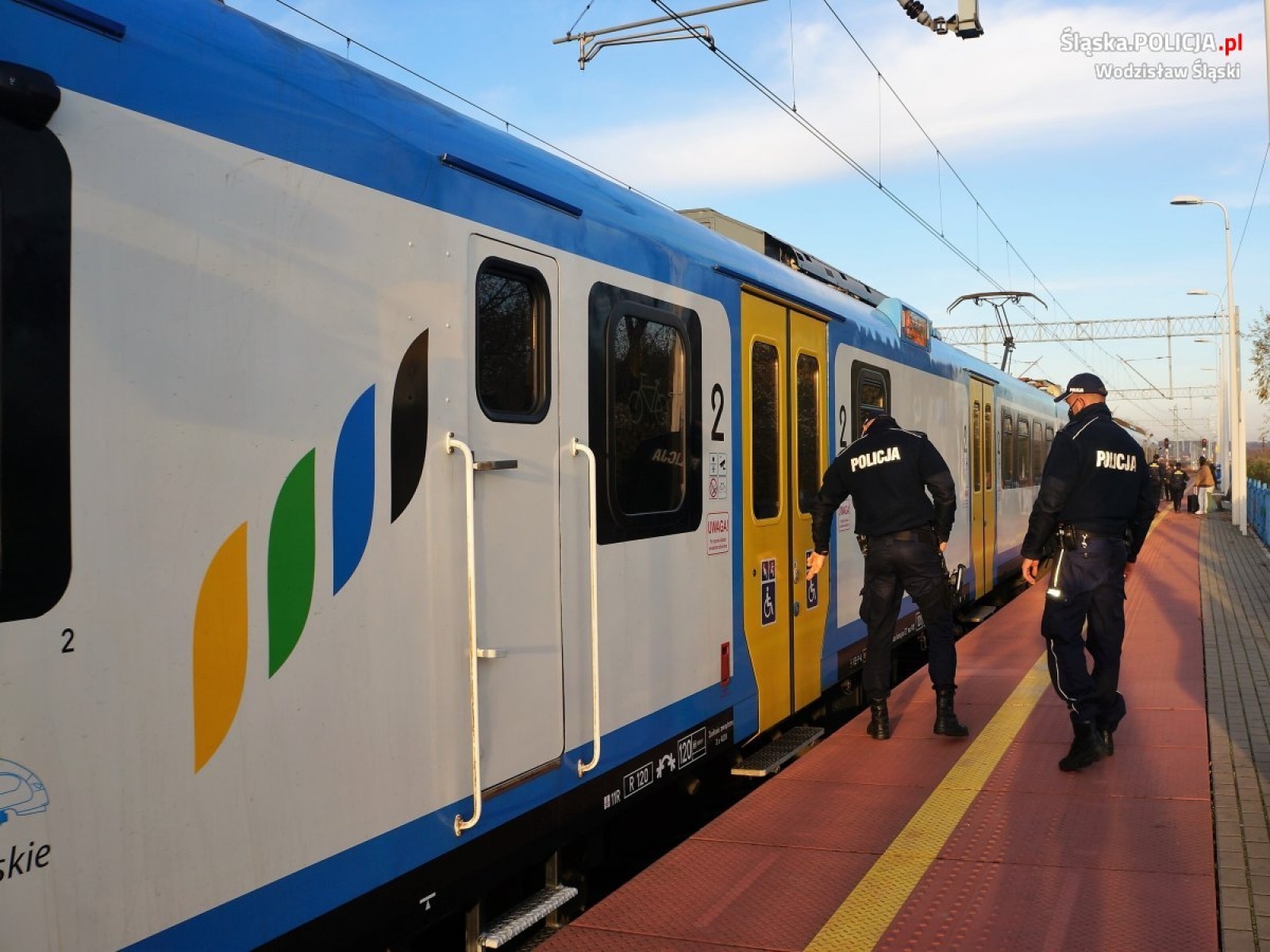 Zdjęcie w galerii na portalu naszwodzislaw.com: Wspólne działania policji i SOK. Posypały się mandaty wiadomości z regionu