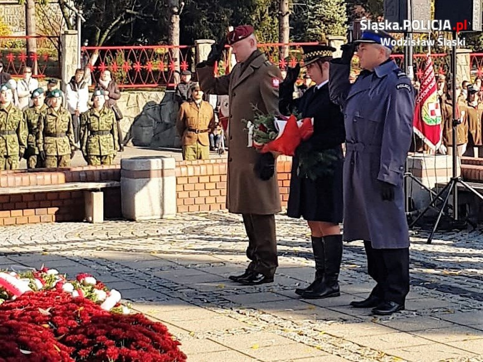 Zdjęcie w galerii na portalu naszwodzislaw.com: Wodzisławski komendant policji na uroczystościach Święta Niepodległości wiadomości z regionu