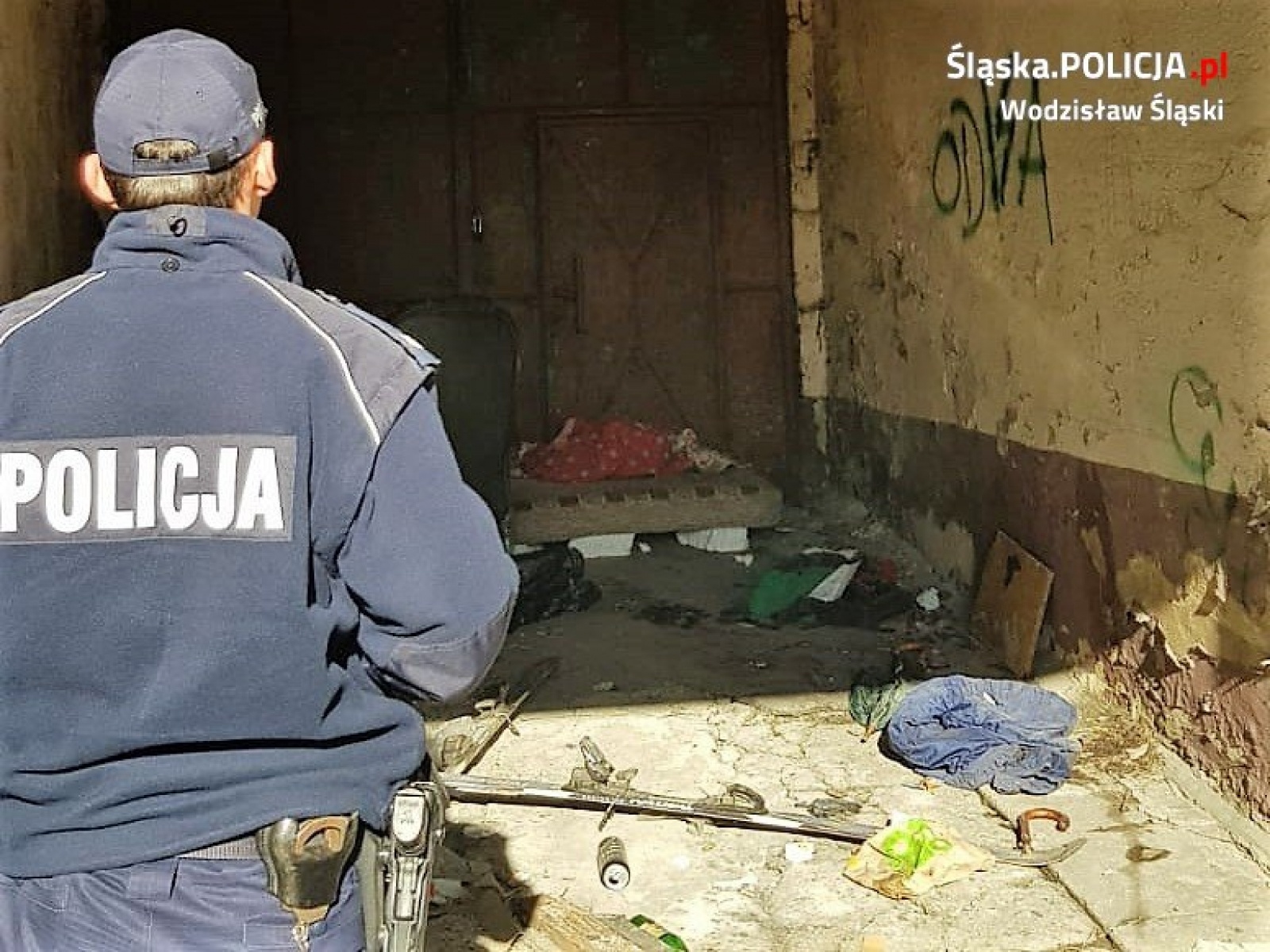 Zdjęcie w galerii na portalu naszwodzislaw.com: Dzielnicowi prowadzą kontrolę pustostanów wiadomości z regionu