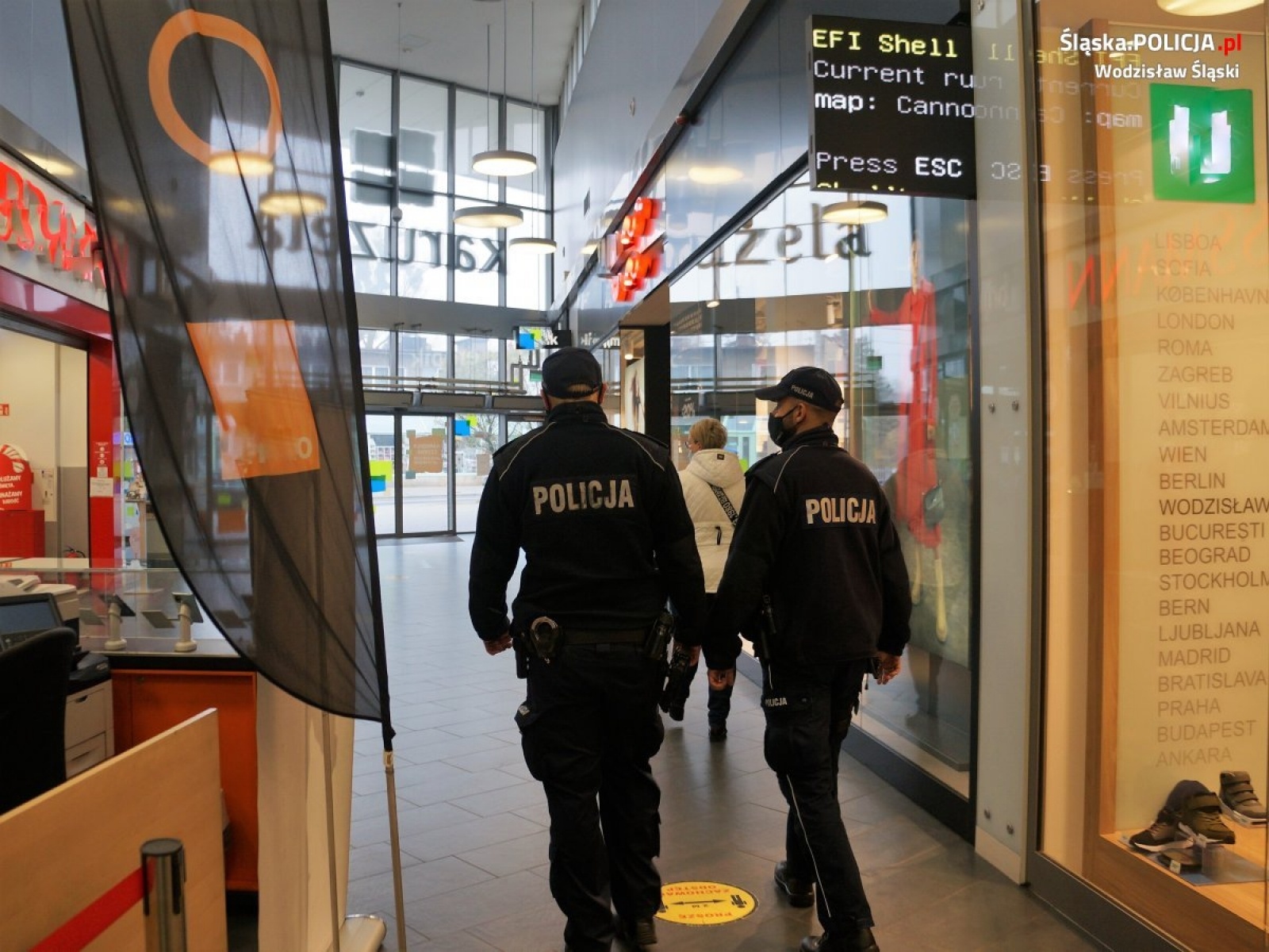 Zdjęcie w galerii na portalu naszwodzislaw.com: Wodzisławscy policjanci prowadzą kontrole maseczek wiadomości z regionu