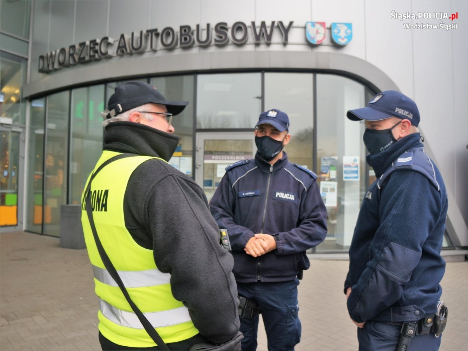 Zdjęcie w galerii na portalu naszwodzislaw.com: Wodzisławscy policjanci prowadzą kontrole maseczek wiadomości z regionu