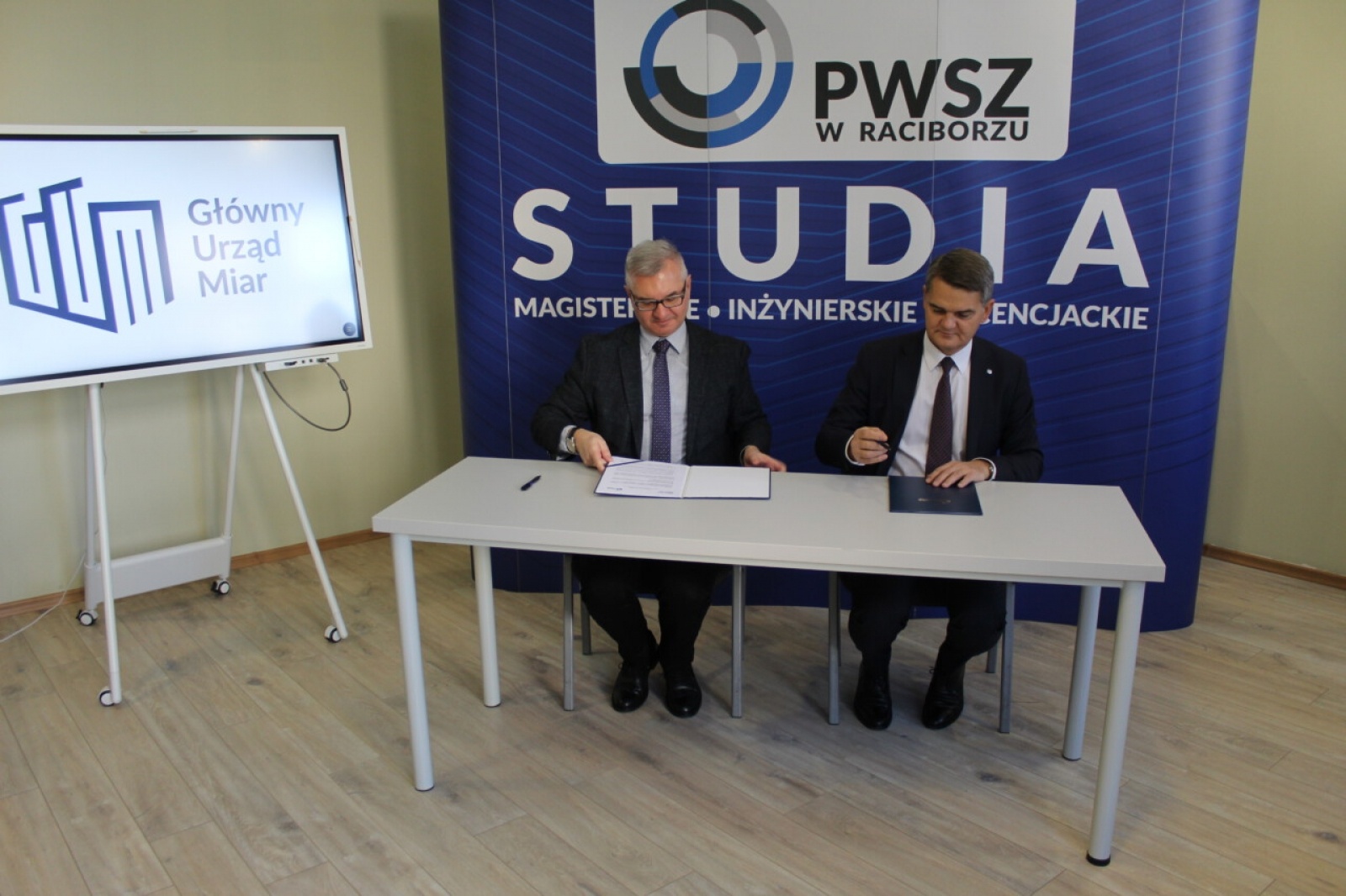 Zdjęcie w galerii na portalu naszwodzislaw.com: Główny Urząd Miar partnerem PWSZ Racibórz wiadomości z regionu