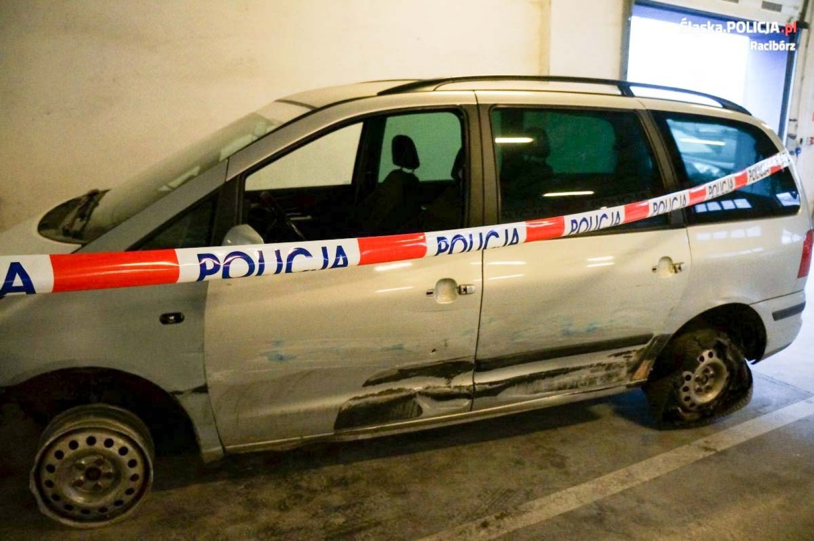 Zdjęcie w galerii na portalu naszwodzislaw.com: Policjanci z Raciborza strzelali w stronę uciekającego kierowcy seata. Mężczyzna jest ranny! wiadomości z regionu