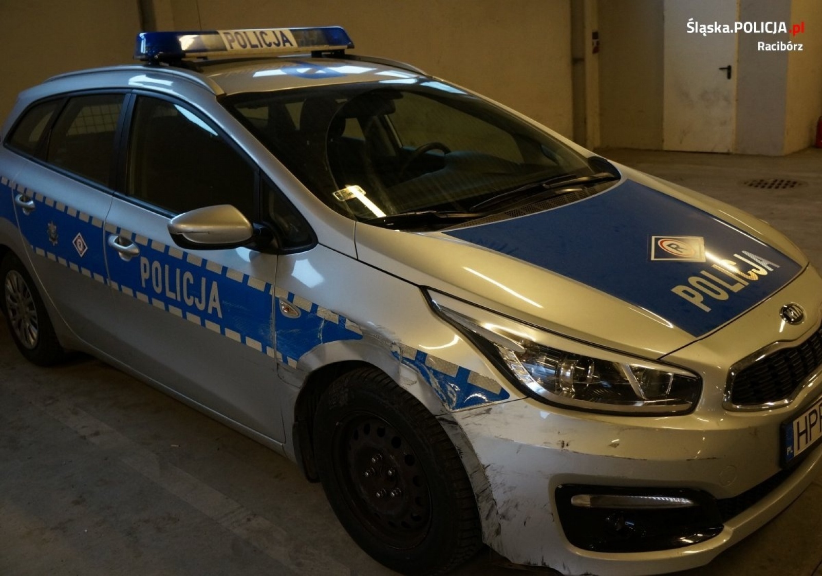 Zdjęcie w galerii na portalu naszwodzislaw.com: Policjanci z Raciborza strzelali w stronę uciekającego kierowcy seata. Mężczyzna jest ranny! wiadomości z regionu