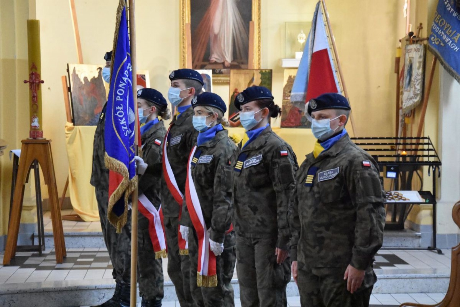 Zdjęcie w galerii na portalu naszwodzislaw.com: Klasy mundurowe z Rydułtów ślubowały [FOTO] wiadomości z regionu