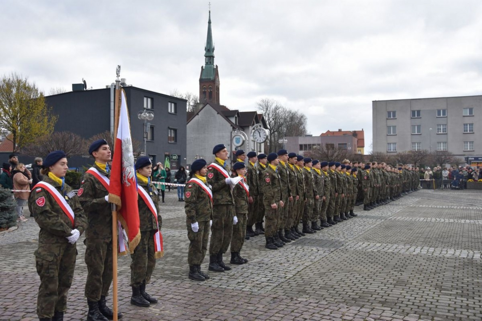 Zdjęcie w galerii na portalu naszwodzislaw.com: Klasy mundurowe z Rydułtów ślubowały [FOTO] wiadomości z regionu
