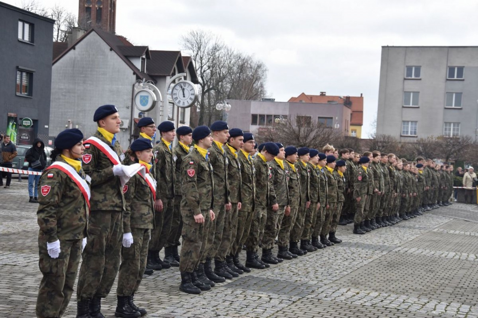 Zdjęcie w galerii na portalu naszwodzislaw.com: Klasy mundurowe z Rydułtów ślubowały [FOTO] wiadomości z regionu