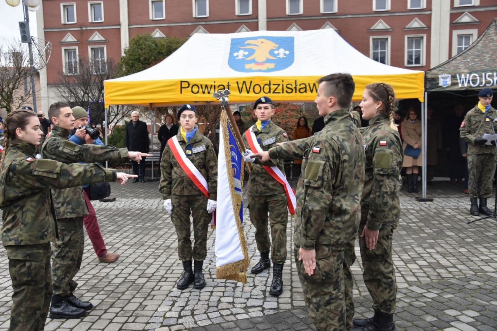 Zdjęcie w galerii na portalu naszwodzislaw.com: Klasy mundurowe z Rydułtów ślubowały [FOTO] wiadomości z regionu