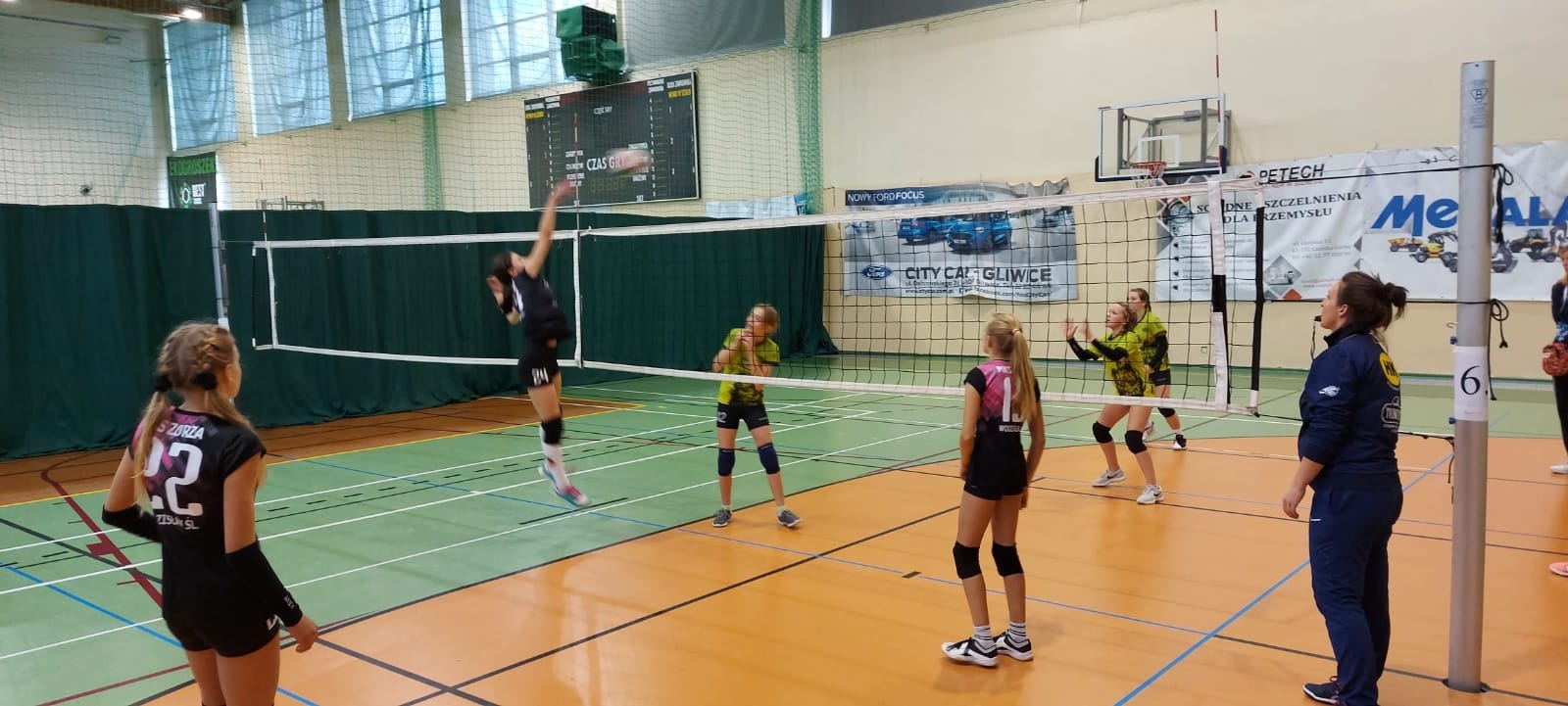 Zdjęcie w galerii na portalu naszwodzislaw.com: Bardzo pracowity weekend siatkarek wodzisławskiej Zorzy wiadomości z regionu