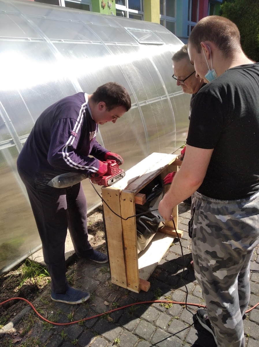 Zdjęcie w galerii na portalu naszwodzislaw.com: Pomagają młodym ludziom zyskać samodzielność i niezależność wiadomości z regionu