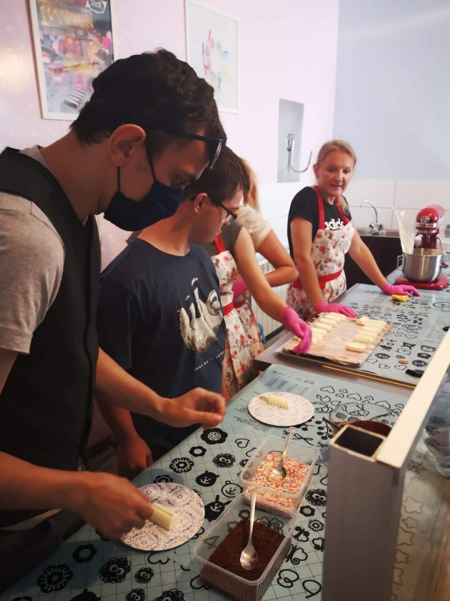 Zdjęcie w galerii na portalu naszwodzislaw.com: Pomagają młodym ludziom zyskać samodzielność i niezależność wiadomości z regionu