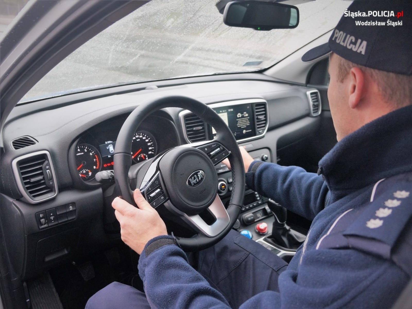 Zdjęcie w galerii na portalu naszwodzislaw.com: Nowy radiowóz zasiłił flotę gorzyckiego komisariatu wiadomości z regionu