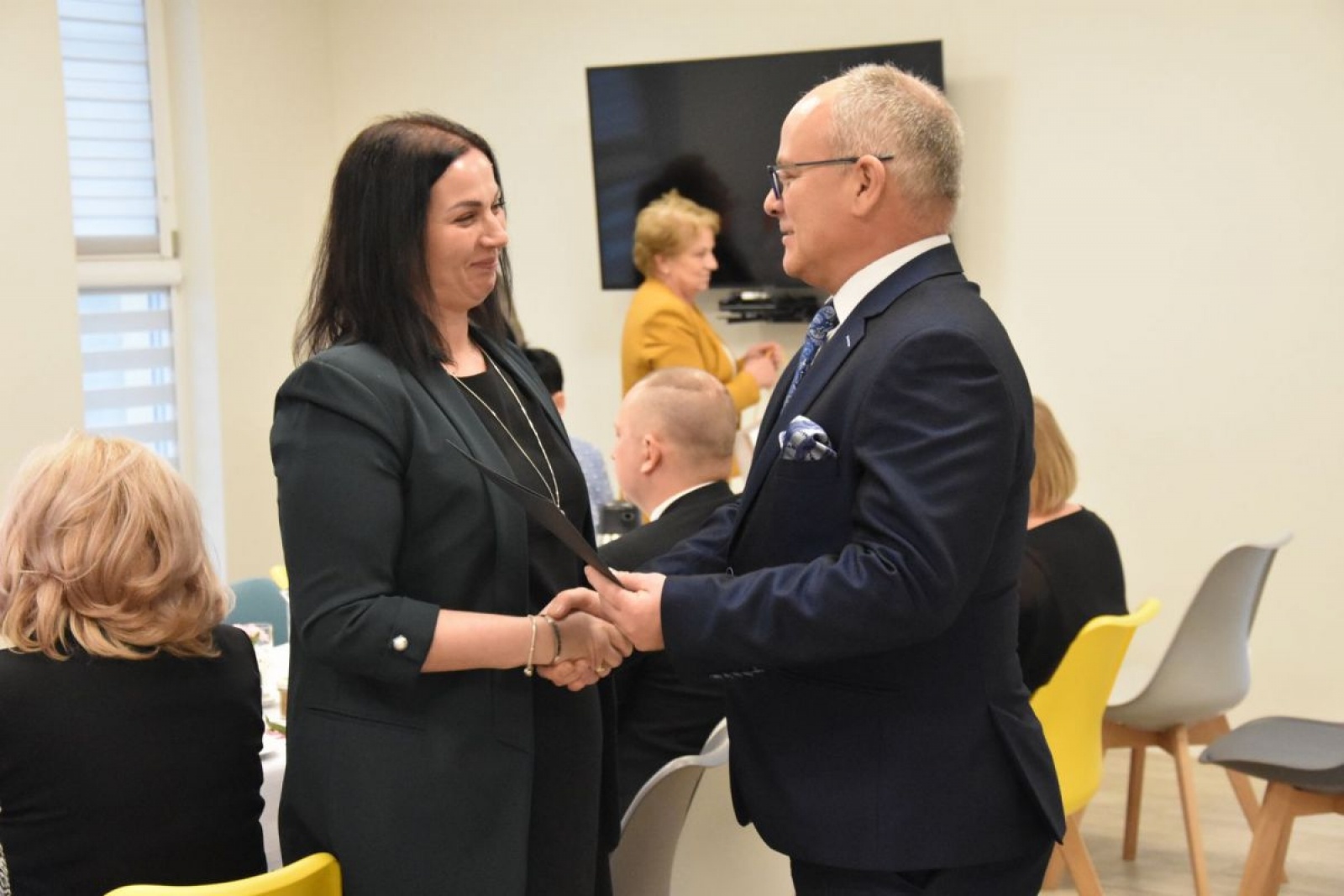 Zdjęcie w galerii na portalu naszwodzislaw.com: Pracownicy pomocy społecznej docenieni wiadomości z regionu