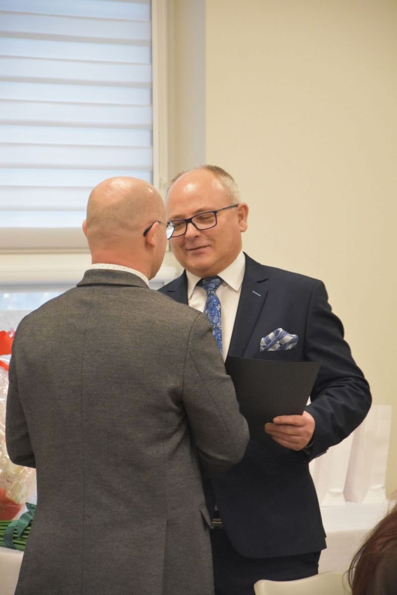 Zdjęcie w galerii na portalu naszwodzislaw.com: Pracownicy pomocy społecznej docenieni wiadomości z regionu