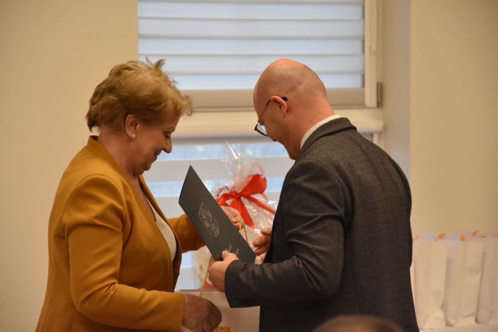 Zdjęcie w galerii na portalu naszwodzislaw.com: Pracownicy pomocy społecznej docenieni wiadomości z regionu