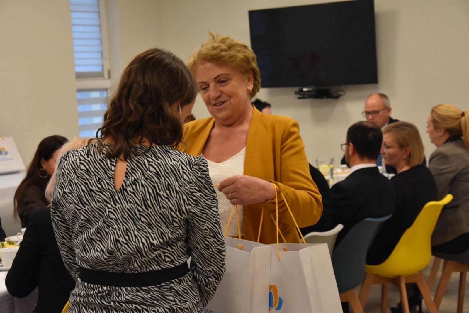 Zdjęcie w galerii na portalu naszwodzislaw.com: Pracownicy pomocy społecznej docenieni wiadomości z regionu