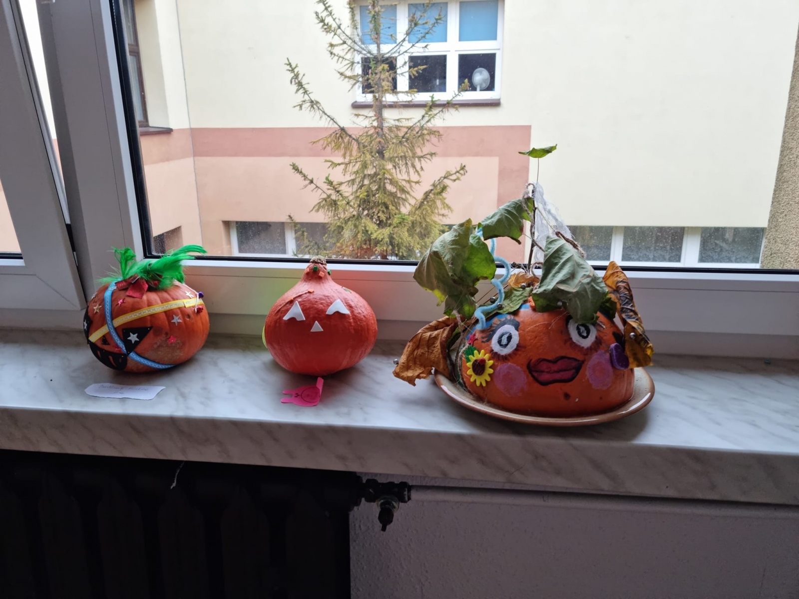 Zdjęcie w galerii na portalu naszwodzislaw.com: Wesołe dynie w wodzisławskiej SP28 wiadomości z regionu