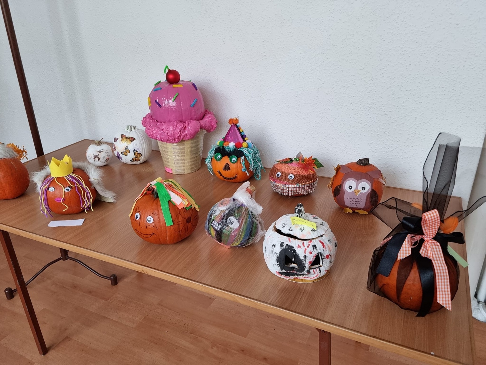 Zdjęcie w galerii na portalu naszwodzislaw.com: Wesołe dynie w wodzisławskiej SP28 wiadomości z regionu