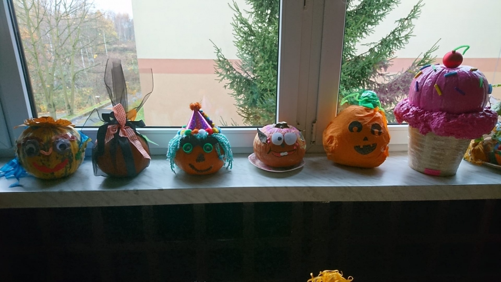 Zdjęcie w galerii na portalu naszwodzislaw.com: Wesołe dynie w wodzisławskiej SP28 wiadomości z regionu