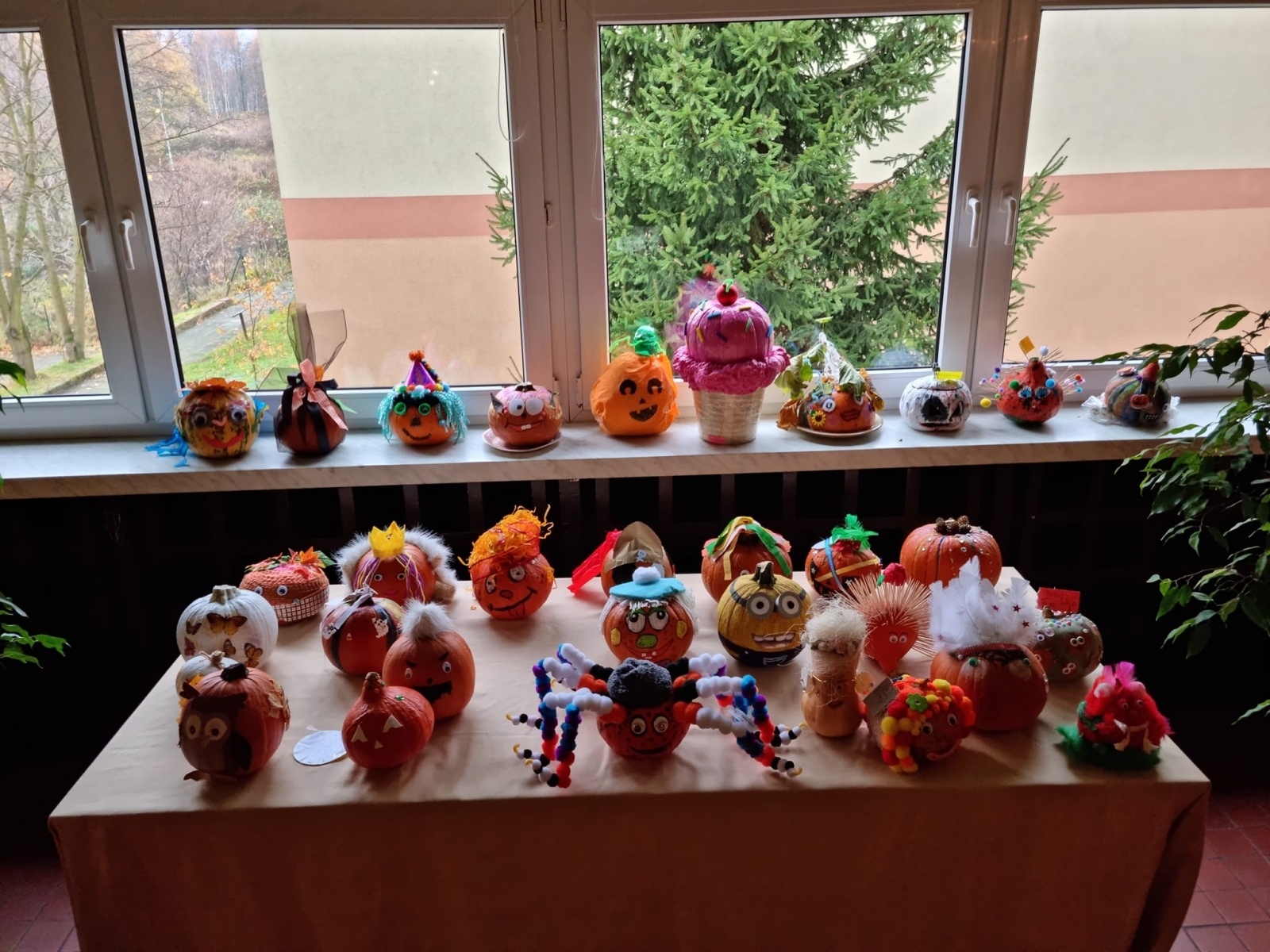 Zdjęcie w galerii na portalu naszwodzislaw.com: Wesołe dynie w wodzisławskiej SP28 wiadomości z regionu