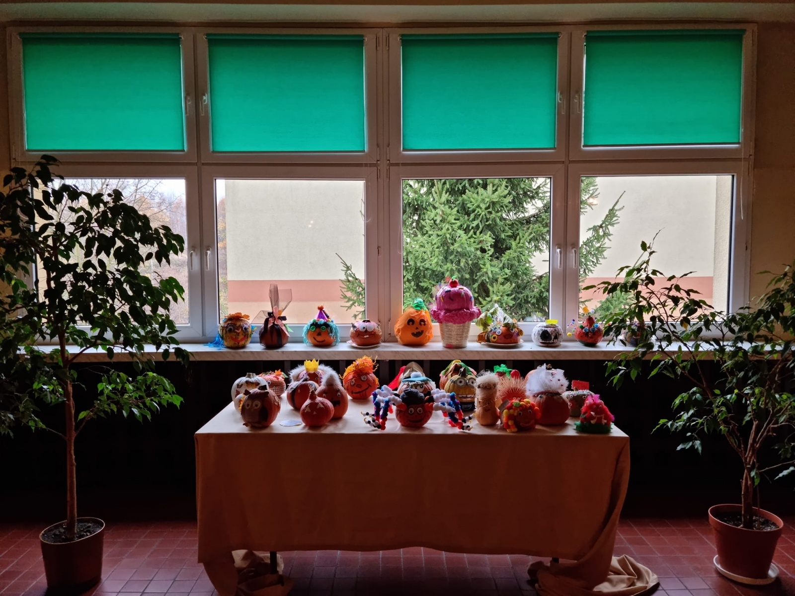 Zdjęcie w galerii na portalu naszwodzislaw.com: Wesołe dynie w wodzisławskiej SP28 wiadomości z regionu