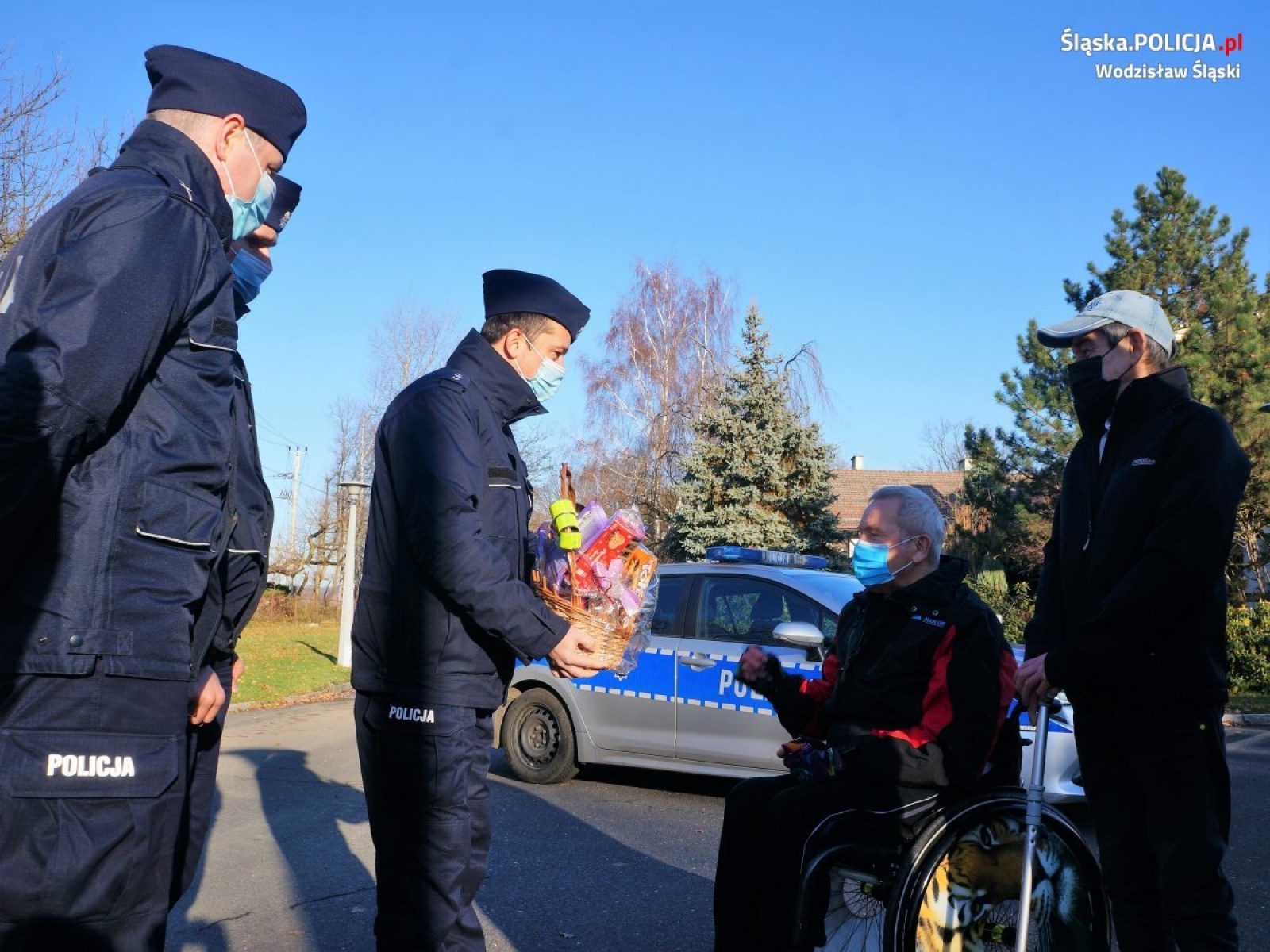 Zdjęcie w galerii na portalu naszwodzislaw.com: Policjanci z Pszowa w mikołajkowej akcji wiadomości z regionu