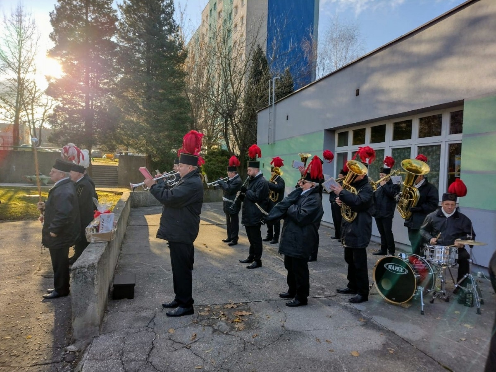 Zdjęcie w galerii na portalu naszwodzislaw.com: Górnicza orkiestra zagrała dla przedszkolaków wiadomości z regionu