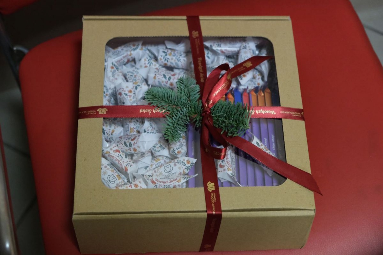 Zdjęcie w galerii na portalu naszwodzislaw.com: Powiatowy Mikołaj odwiedził milusińskich wiadomości z regionu