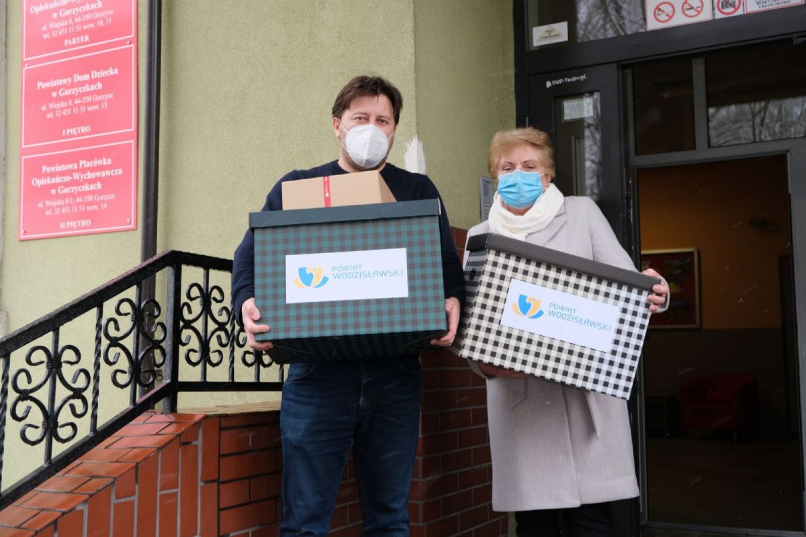 Zdjęcie w galerii na portalu naszwodzislaw.com: Powiatowy Mikołaj odwiedził milusińskich wiadomości z regionu