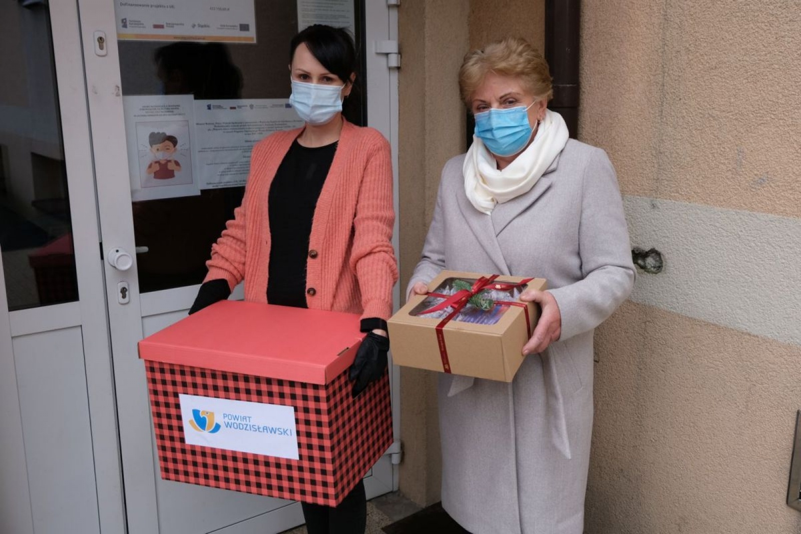 Zdjęcie w galerii na portalu naszwodzislaw.com: Powiatowy Mikołaj odwiedził milusińskich wiadomości z regionu