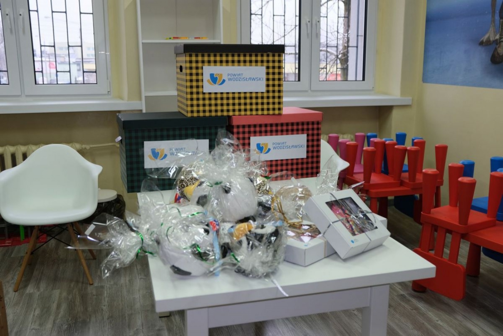 Zdjęcie w galerii na portalu naszwodzislaw.com: Powiatowy Mikołaj odwiedził milusińskich wiadomości z regionu