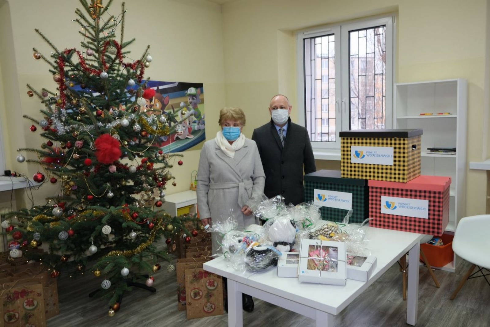 Zdjęcie w galerii na portalu naszwodzislaw.com: Powiatowy Mikołaj odwiedził milusińskich wiadomości z regionu